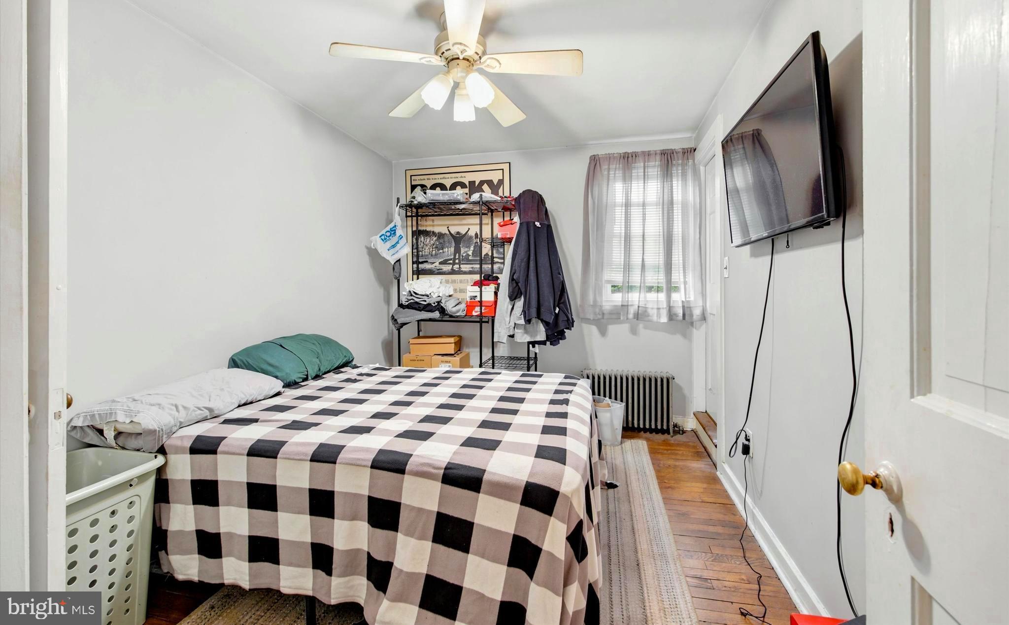LARCHMONT SQ - Residential