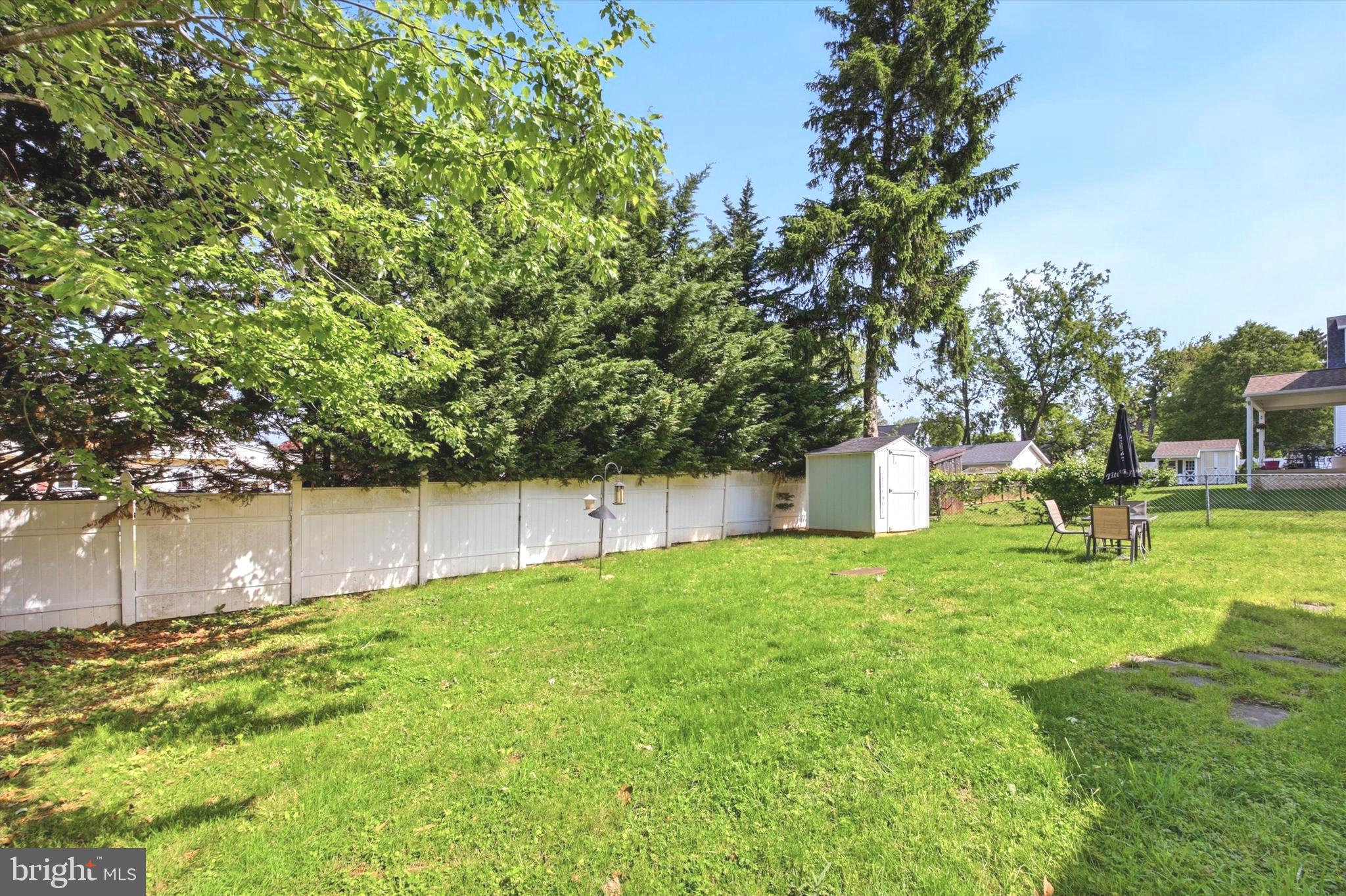 LARCHMONT SQ - Residential