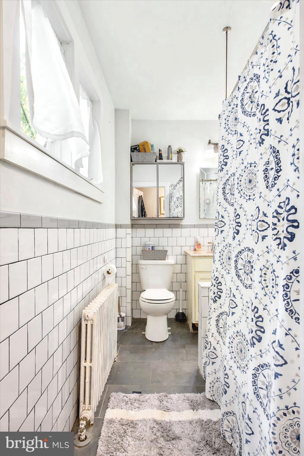LARCHMONT SQ - Residential