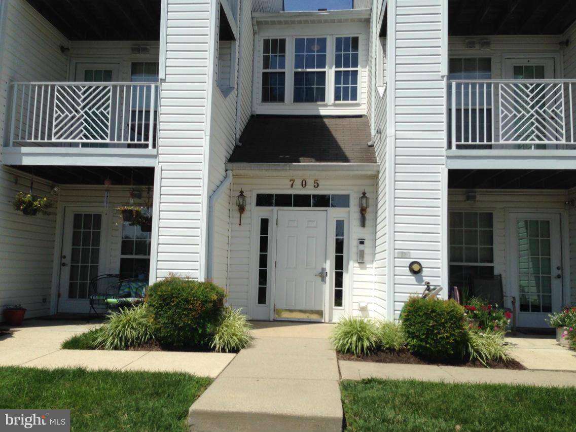 Extremely nice condo in Piney Orchard.  New hardwood floors and granite counter tops.  Shows beautifully.  Move in August 1st!  Close to shopping, schools, churches, skating rink and BWI airport!