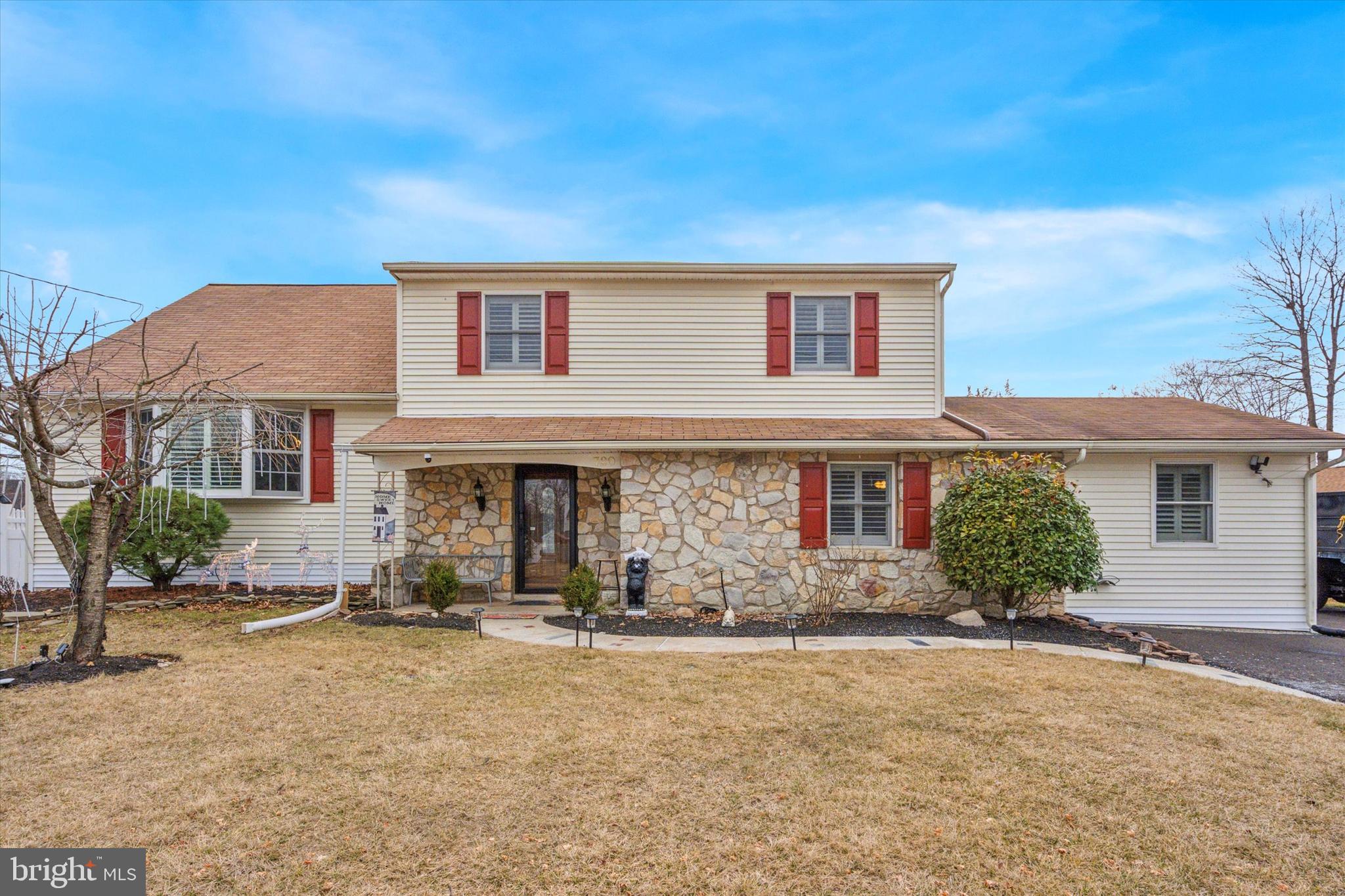Open House – Saturday, March 1, from 12 to 2 PM! Spacious 6-Bedroom Detached Home with Modern Upgrades & Huge Backyard – Includes 1-Year Home Warranty!

Don't miss this incredible opportunity to tour a detached 6-bedroom, 2.5-bathroom home with over 2,800 sq. ft. of living space! This property features a modern open-concept kitchen, spacious rooms, and ample natural light throughout.

As you enter, you're greeted by an inviting living and dining area that flows effortlessly into the open kitchen, perfect for entertaining. The first-floor bathroom has been beautifully renovated, adding a fresh, modern touch.

Upstairs, you'll find spacious bedrooms with brand-new flooring, large closets, and plenty of storage.

The finished basement, professionally waterproofed, offers additional living space—ideal for a family room, home office, or gym.

Step outside to the huge backyard, perfect for relaxation and outdoor gatherings. A dedicated firepit area adds to the charm, making it a great space to enjoy year-round.

This home also offers a private driveway with space for up to 4 vehicles, providing convenience and ample parking.

Move-in ready and backed by a 1-year home warranty for added peace of mind!