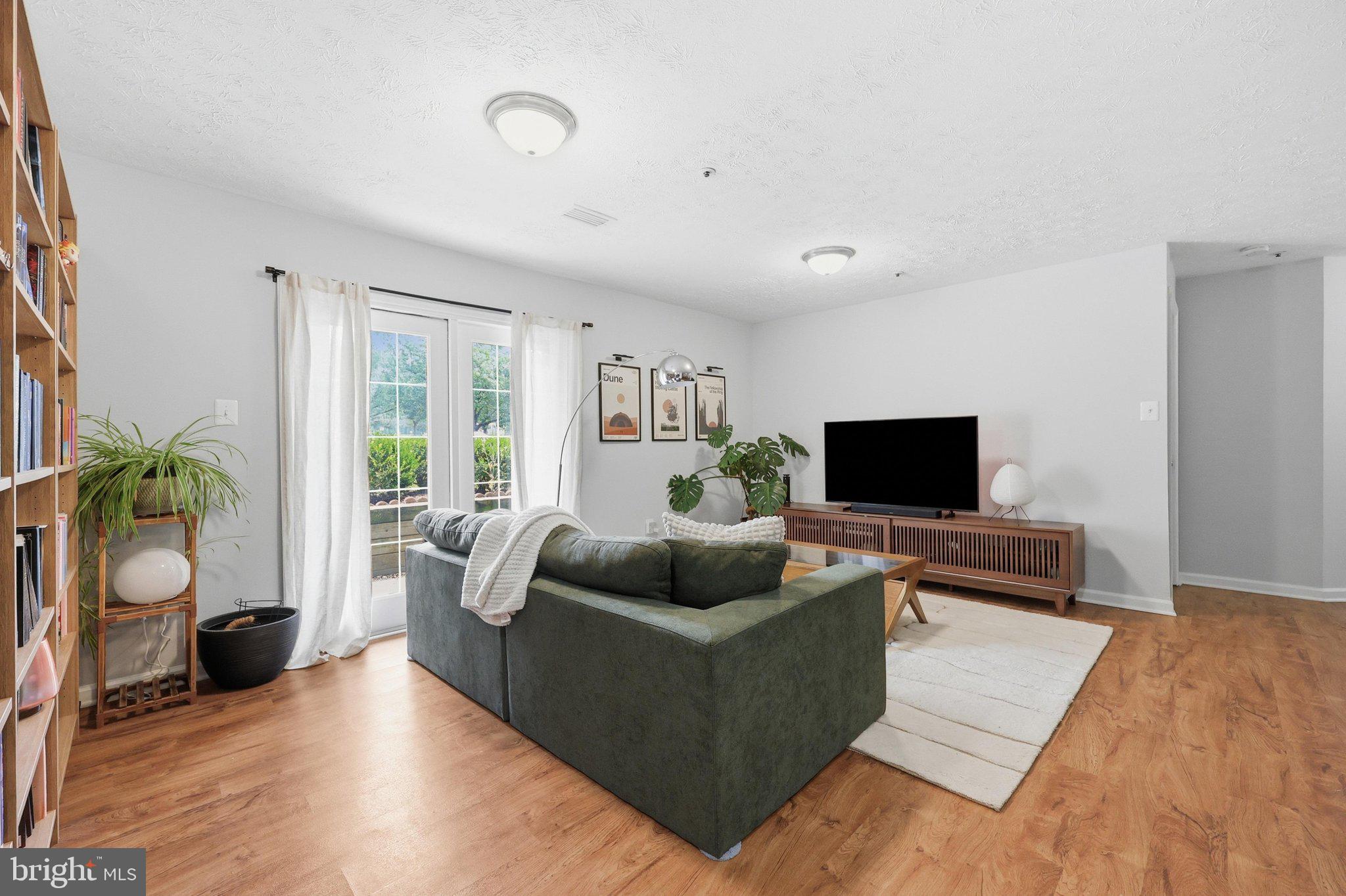 WATERS EDGE AT NORTH LAKE - Residential
