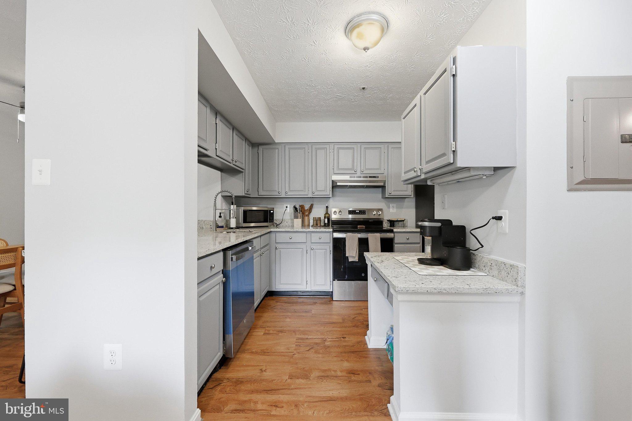 WATERS EDGE AT NORTH LAKE - Residential