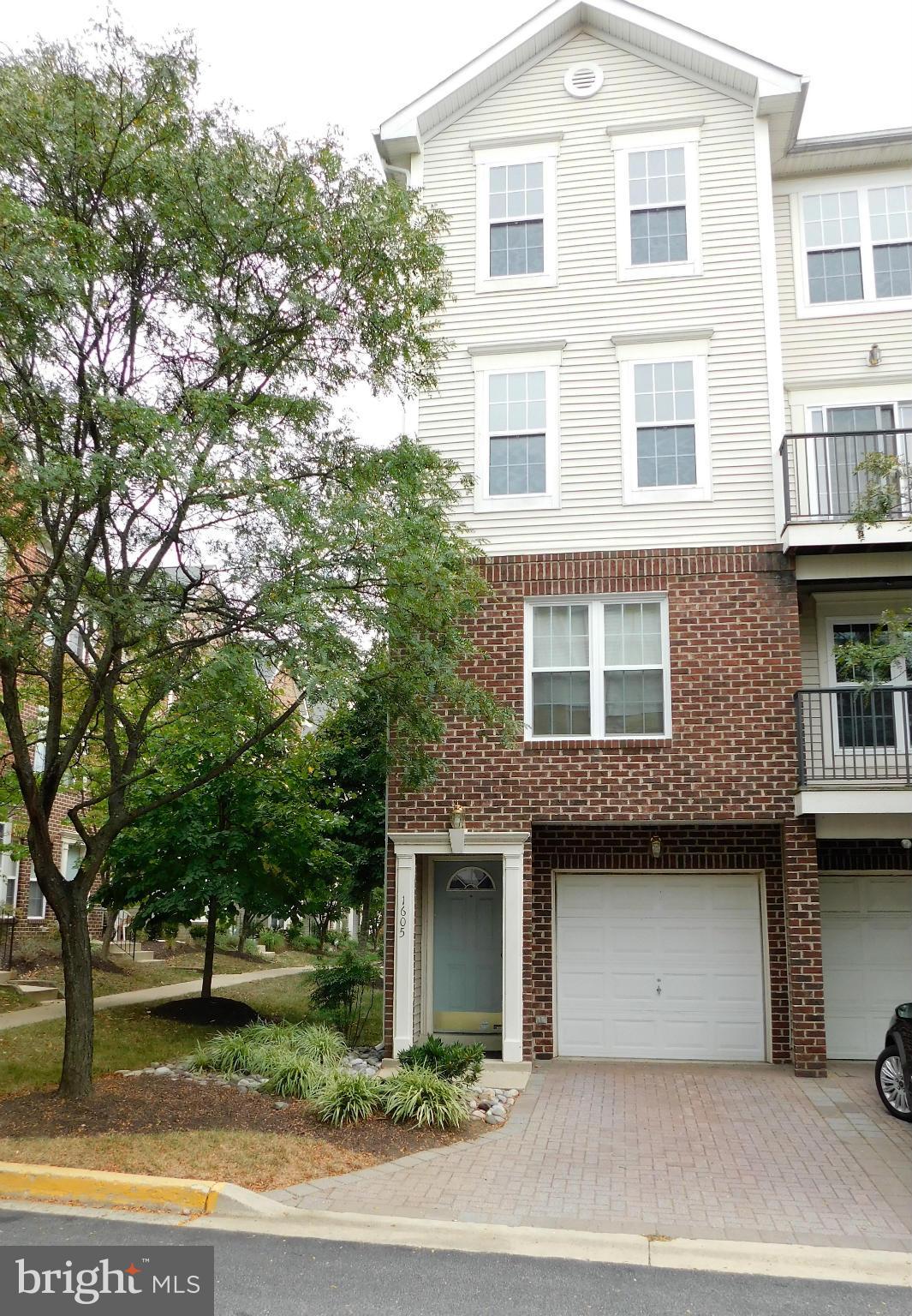 WOODVIEW VILLAGE WEST - Residential