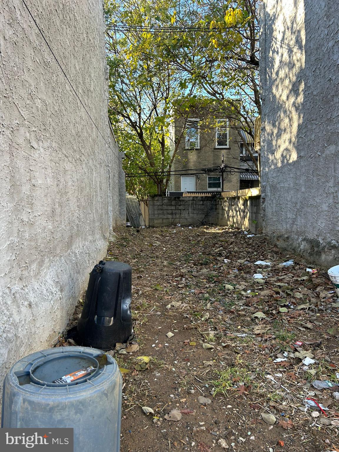 GRAYS FERRY - Land