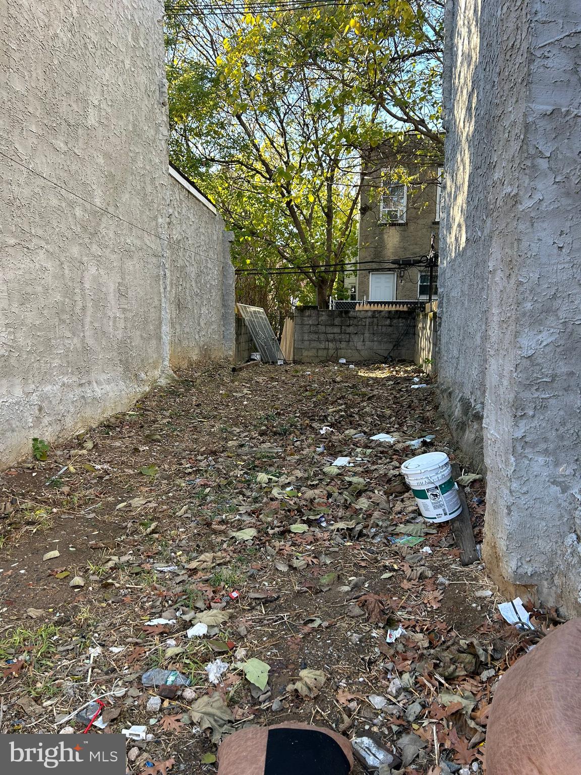 GRAYS FERRY - Land