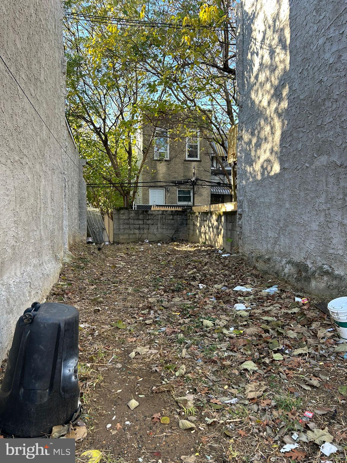 GRAYS FERRY - Land