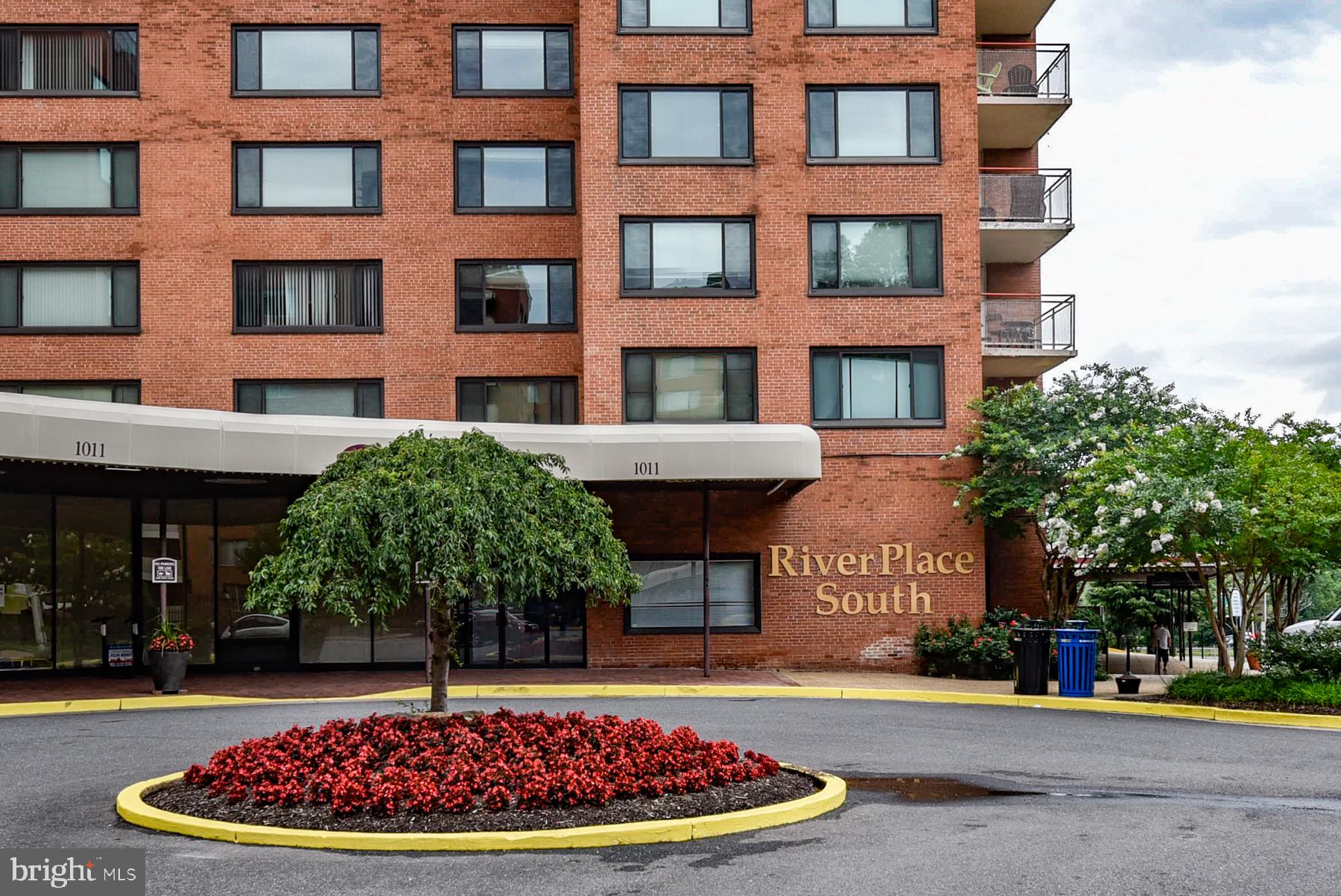 RIVER PLACE - Residential