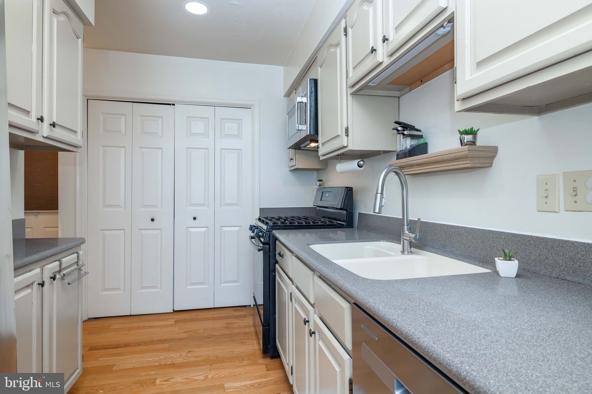 THE MEADOWS - Residential