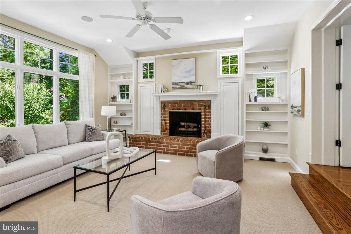 ROLLINGWOOD - Residential