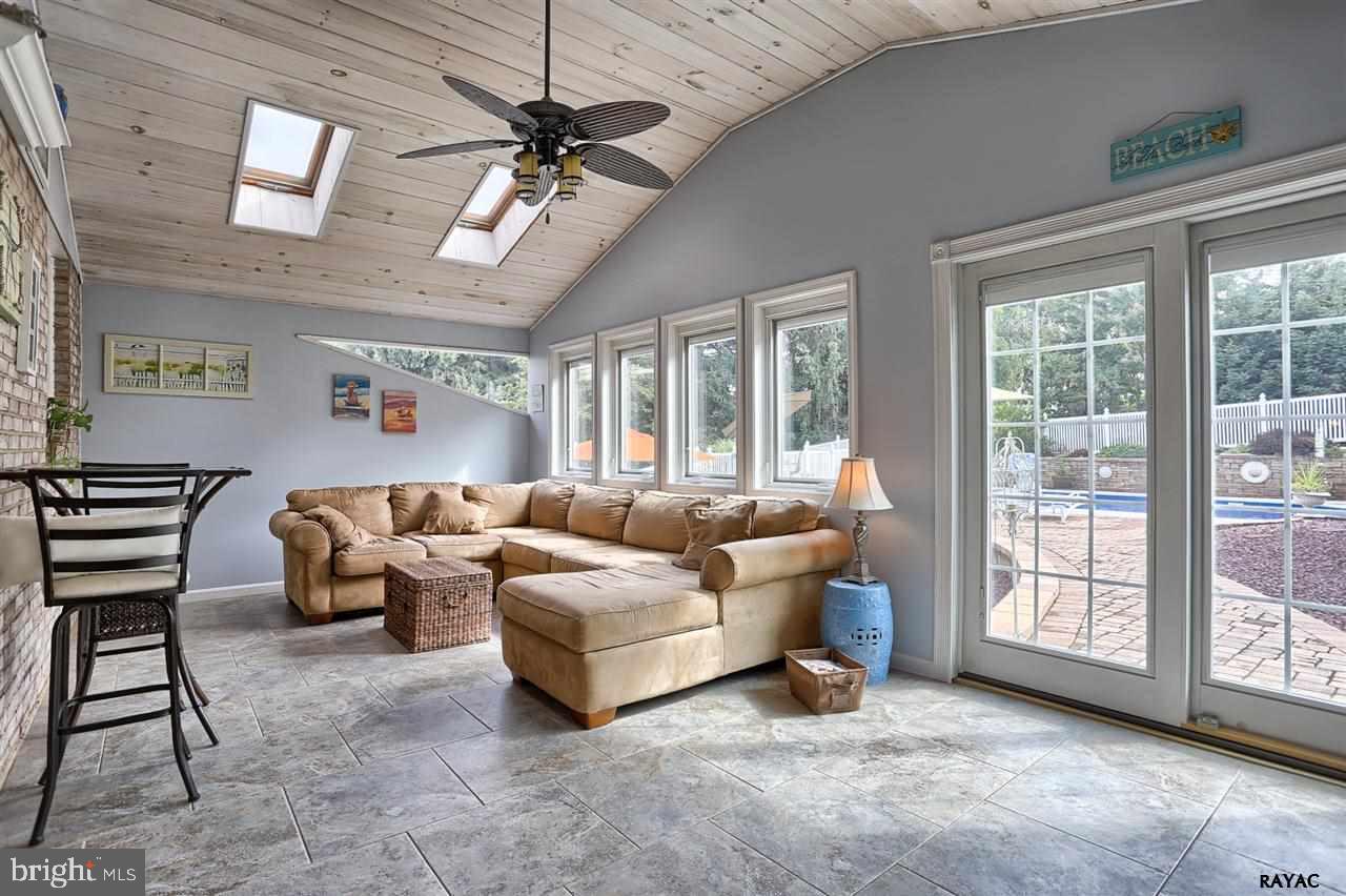 ARLINGTON PARK - Residential