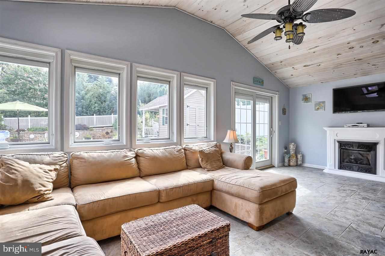 ARLINGTON PARK - Residential