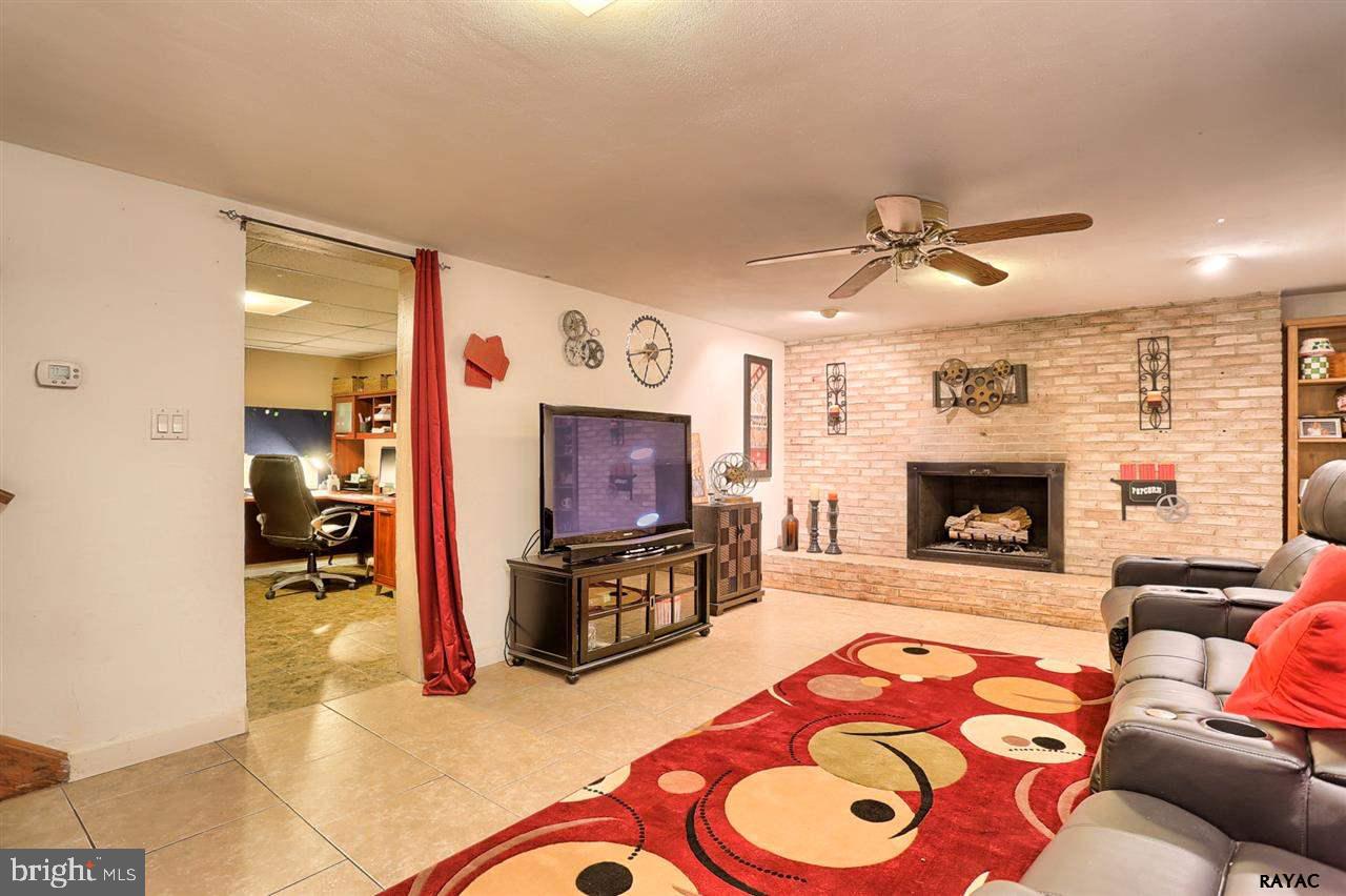 ARLINGTON PARK - Residential