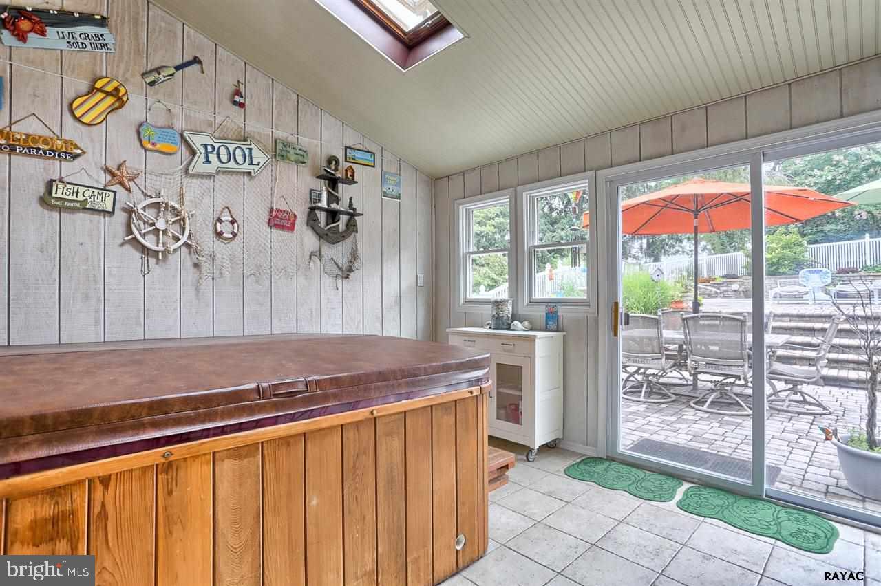 ARLINGTON PARK - Residential