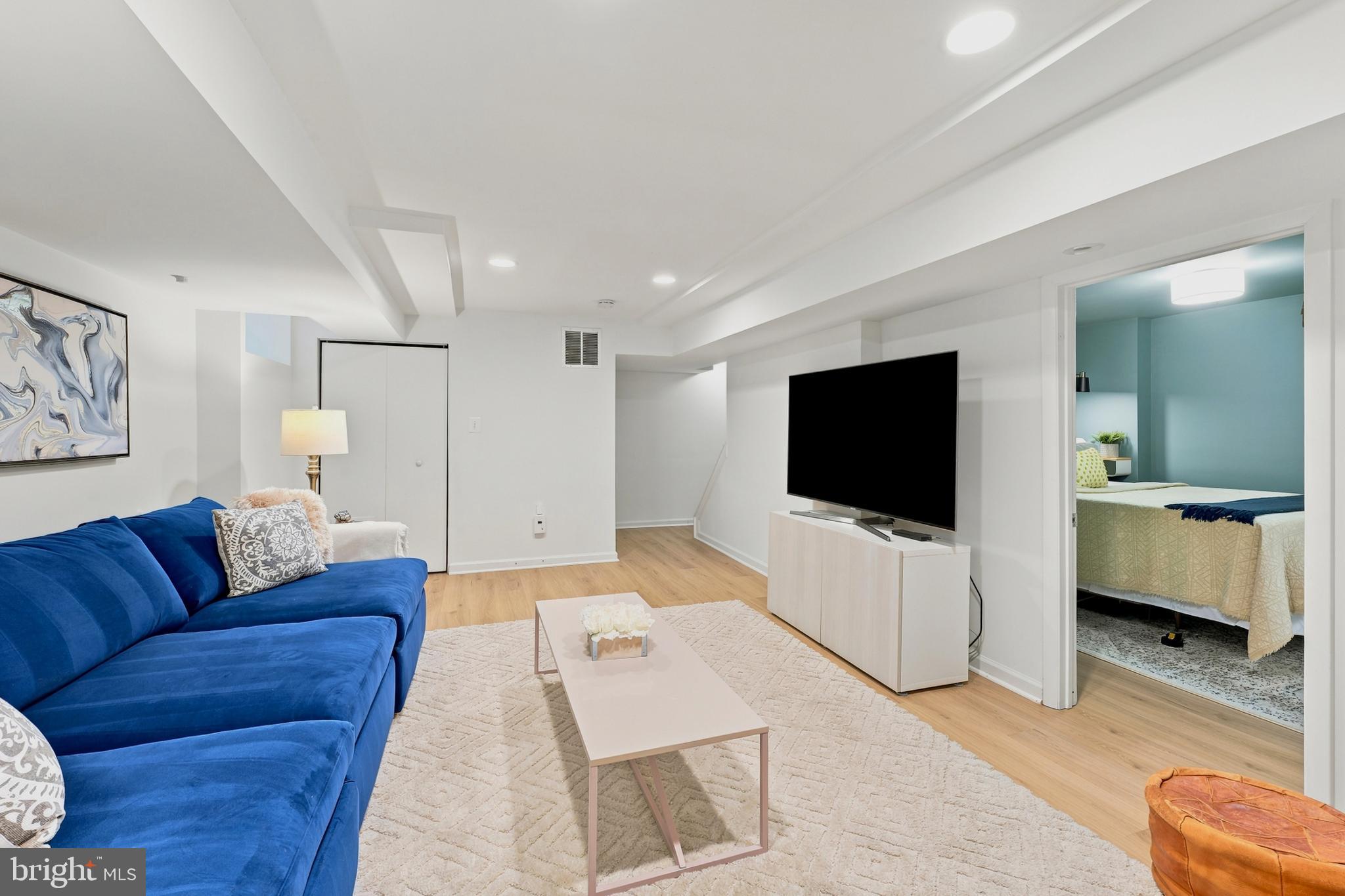 SEVEN OAKS - Residential