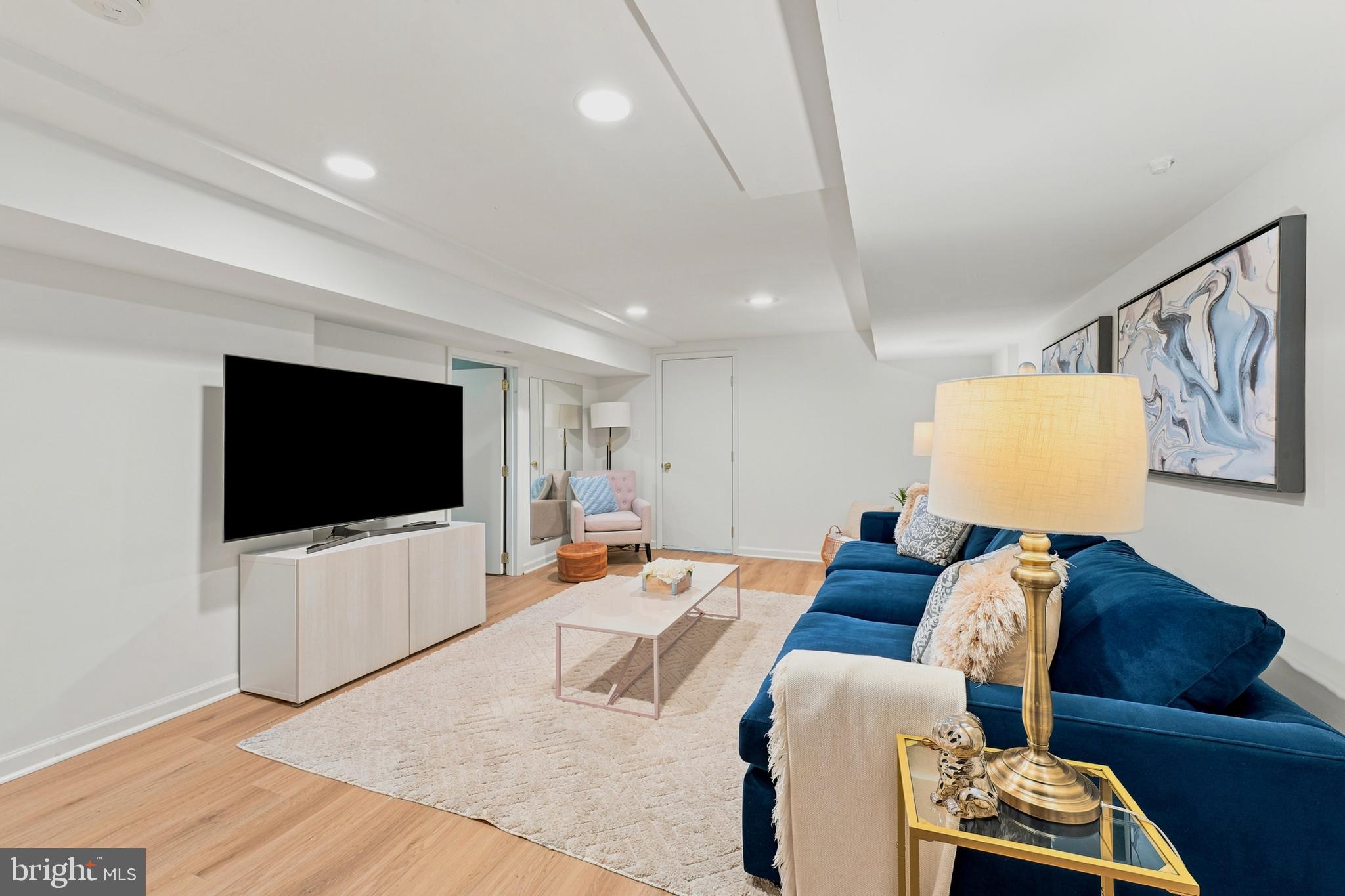 SEVEN OAKS - Residential