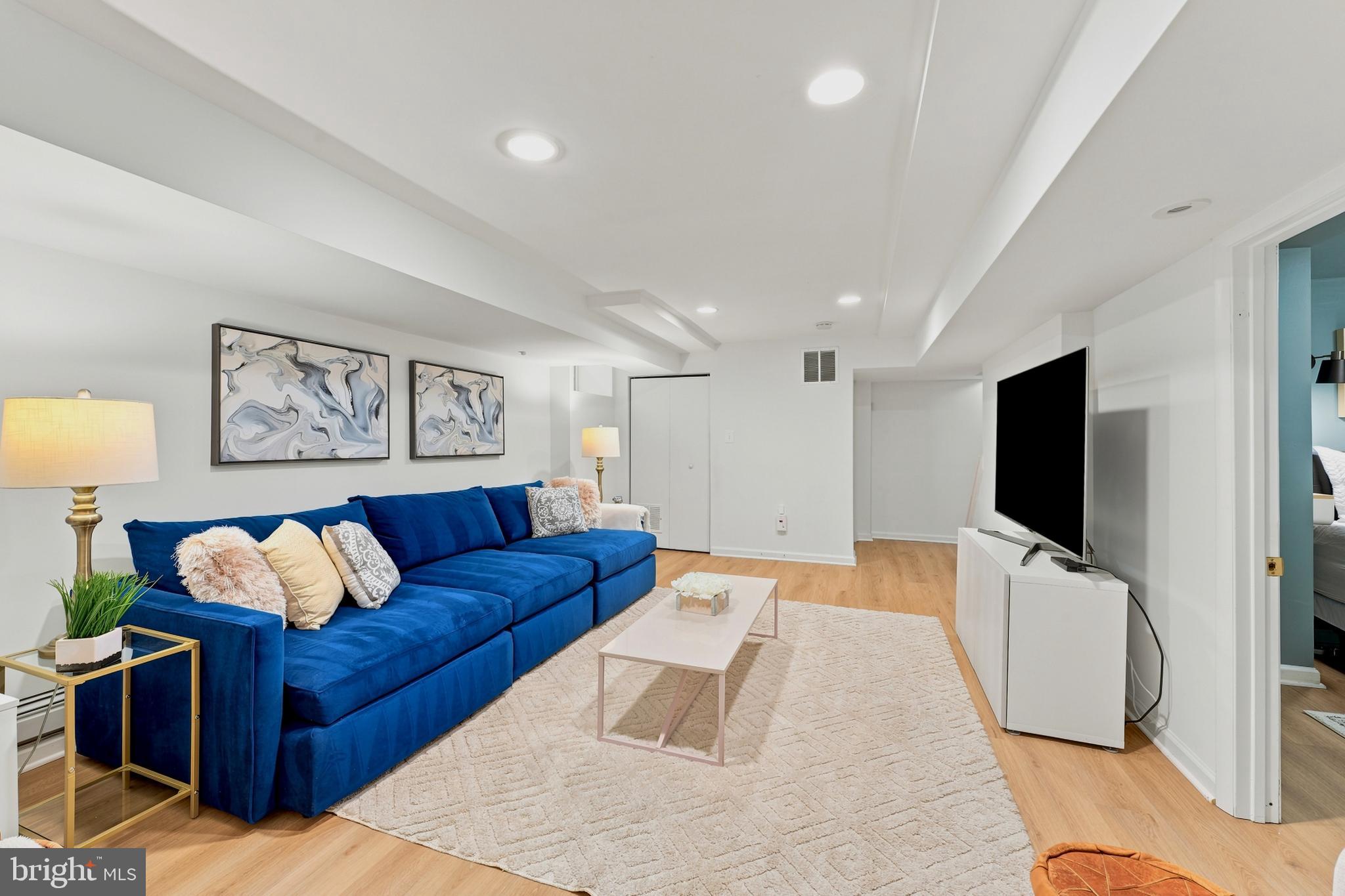 SEVEN OAKS - Residential