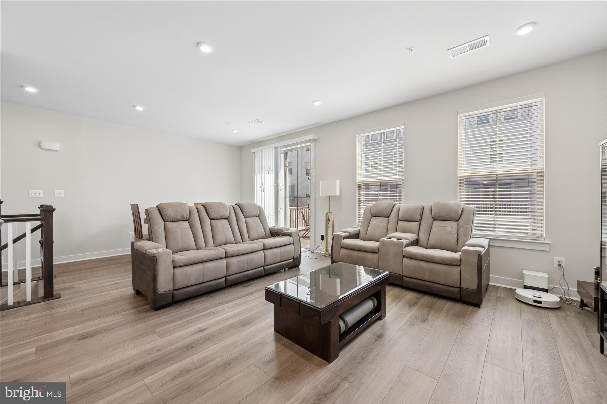 ARCOLA TOWN CENTER CONDO - Residential