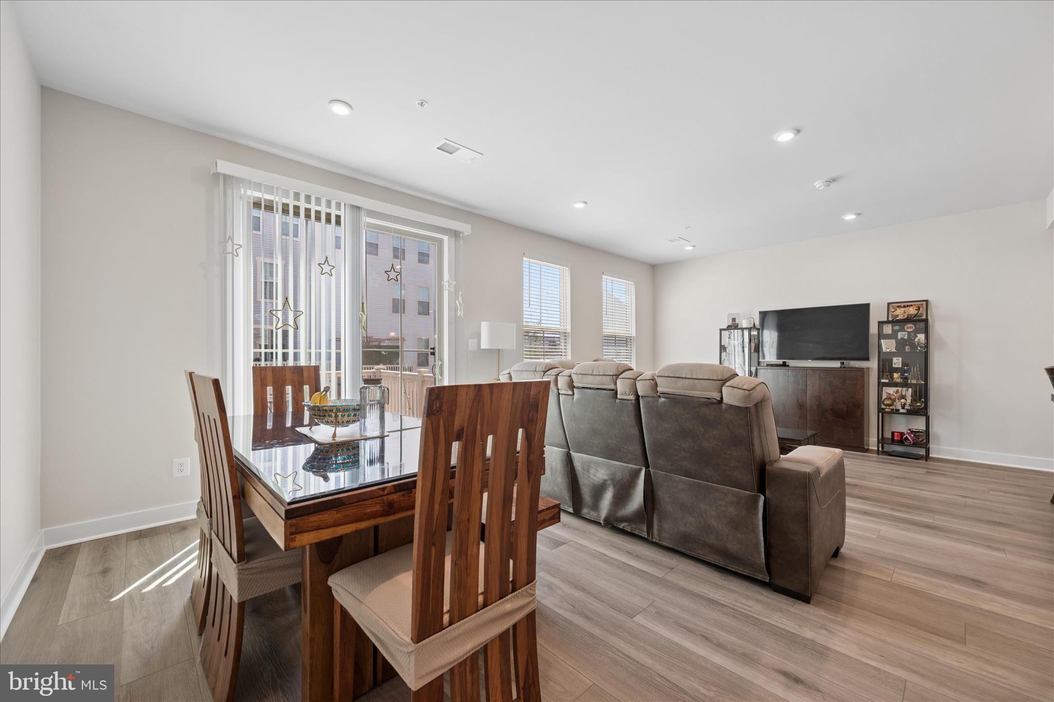 ARCOLA TOWN CENTER CONDO - Residential