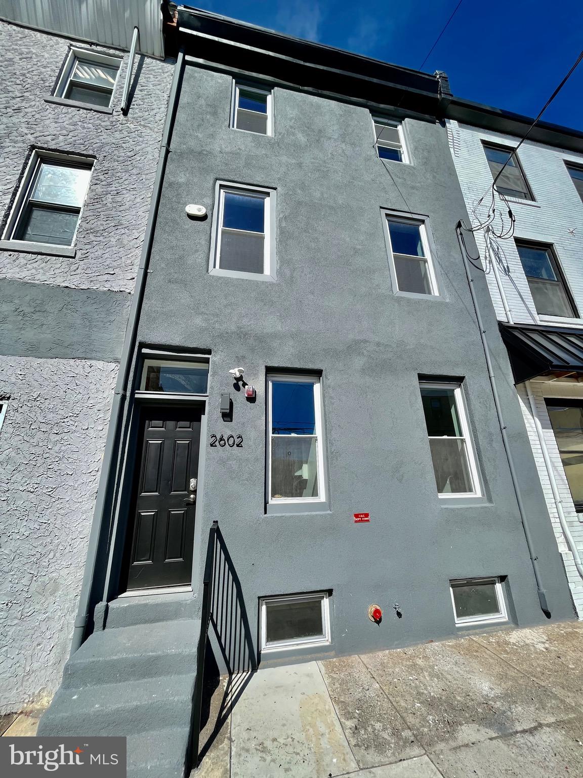 ONLY THE THIRD FLOOR IS REMAINING.      NO OUTDOOR SPACE ITS A 3RD FLOOR APARTMENT 

BRAND NEW REHAB APARTMENTS in Fishtown/Kensington! 1 BEDROOM and 1 BATHROOM with full kitchen and living/dining area. Hardwood floors throughout, BRAND NEW KITCHEN with NEW stainless steel appliances, BRAND NEW BATHROOM, recessed lighting, windows let in lots of natural light, BRAND NEW WASHER and DRYER in each unit! CENTRAL AIR (A/C AND HEAT). Walking distance to the Huntingdon El Station and all the shops and restaurants on Frankford Ave!