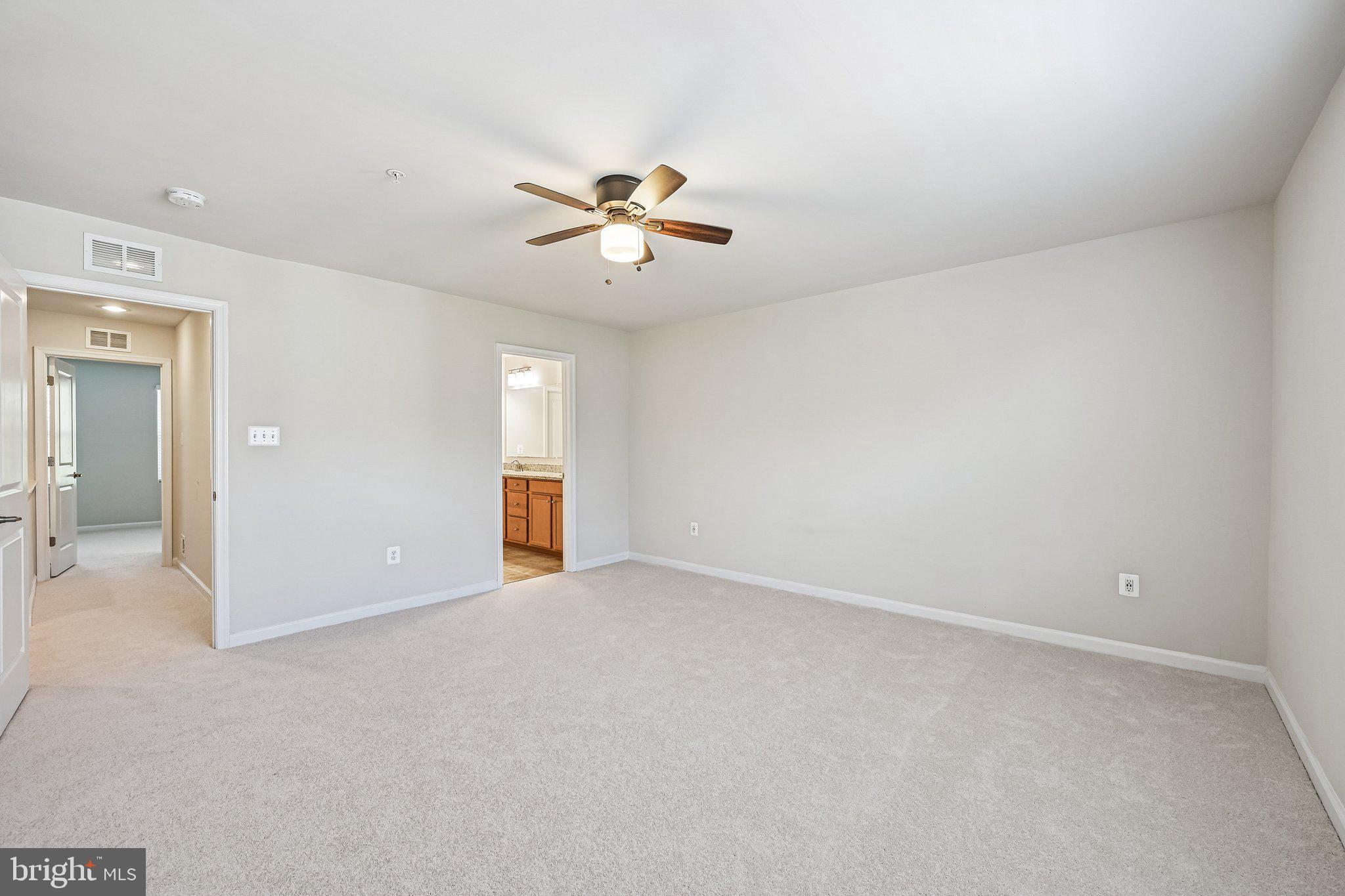 OXFORD SQUARE - Residential