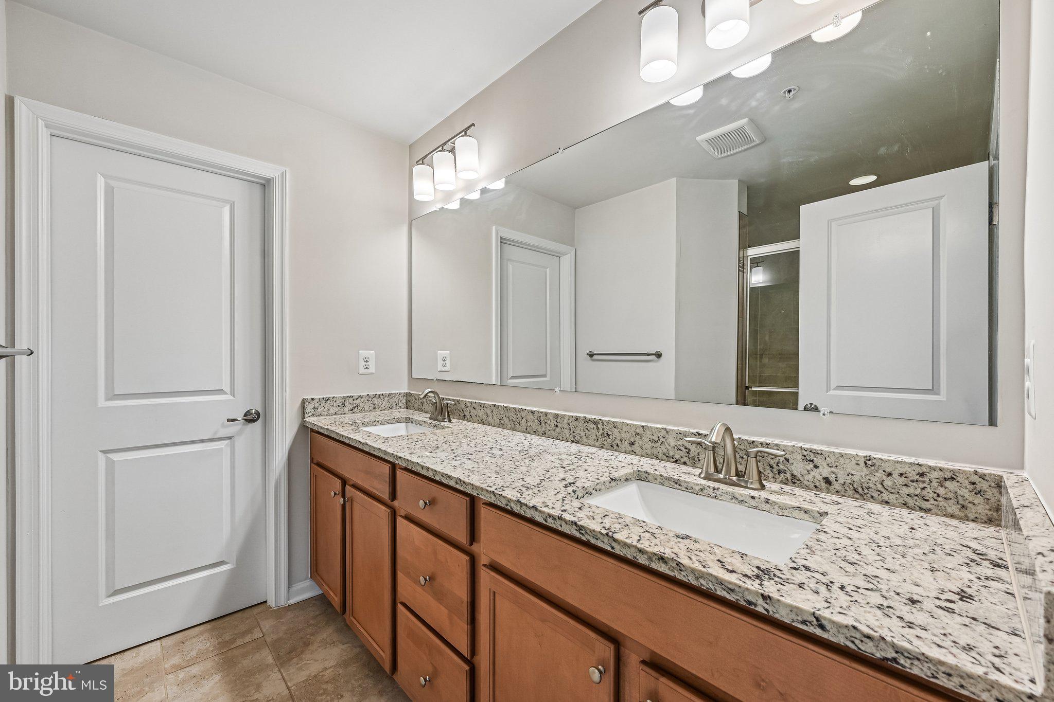 OXFORD SQUARE - Residential