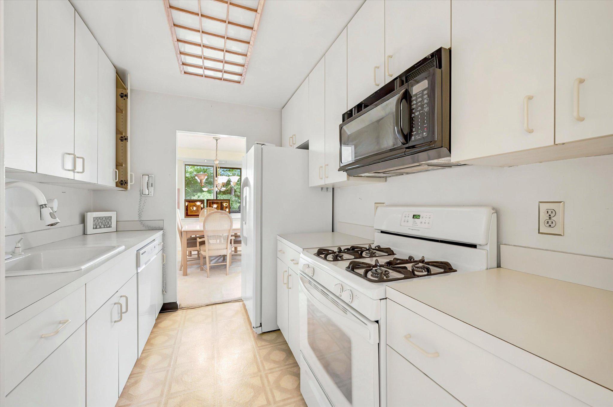 OAK HILL - Residential