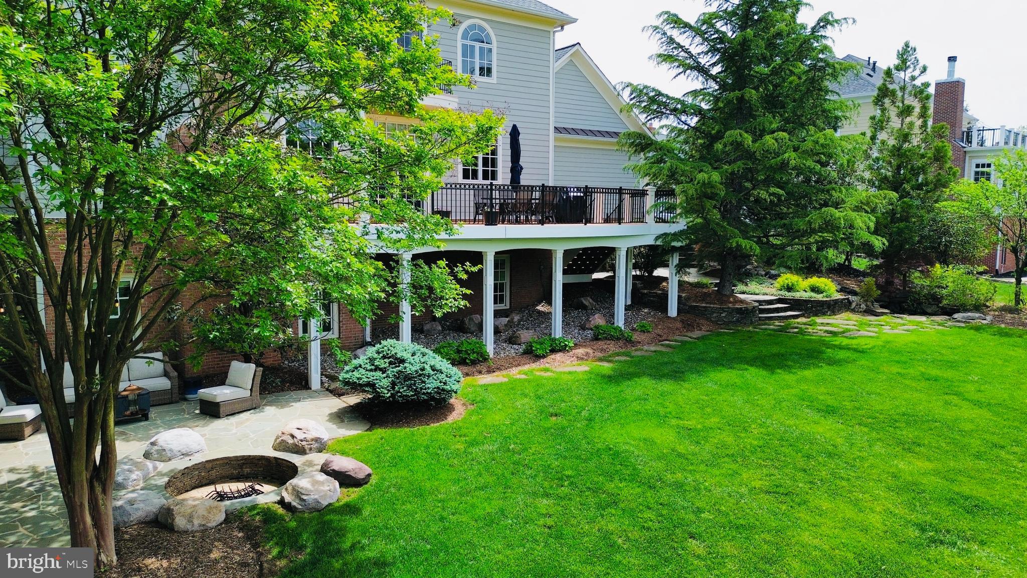 RASPBERRY FALLS - Residential