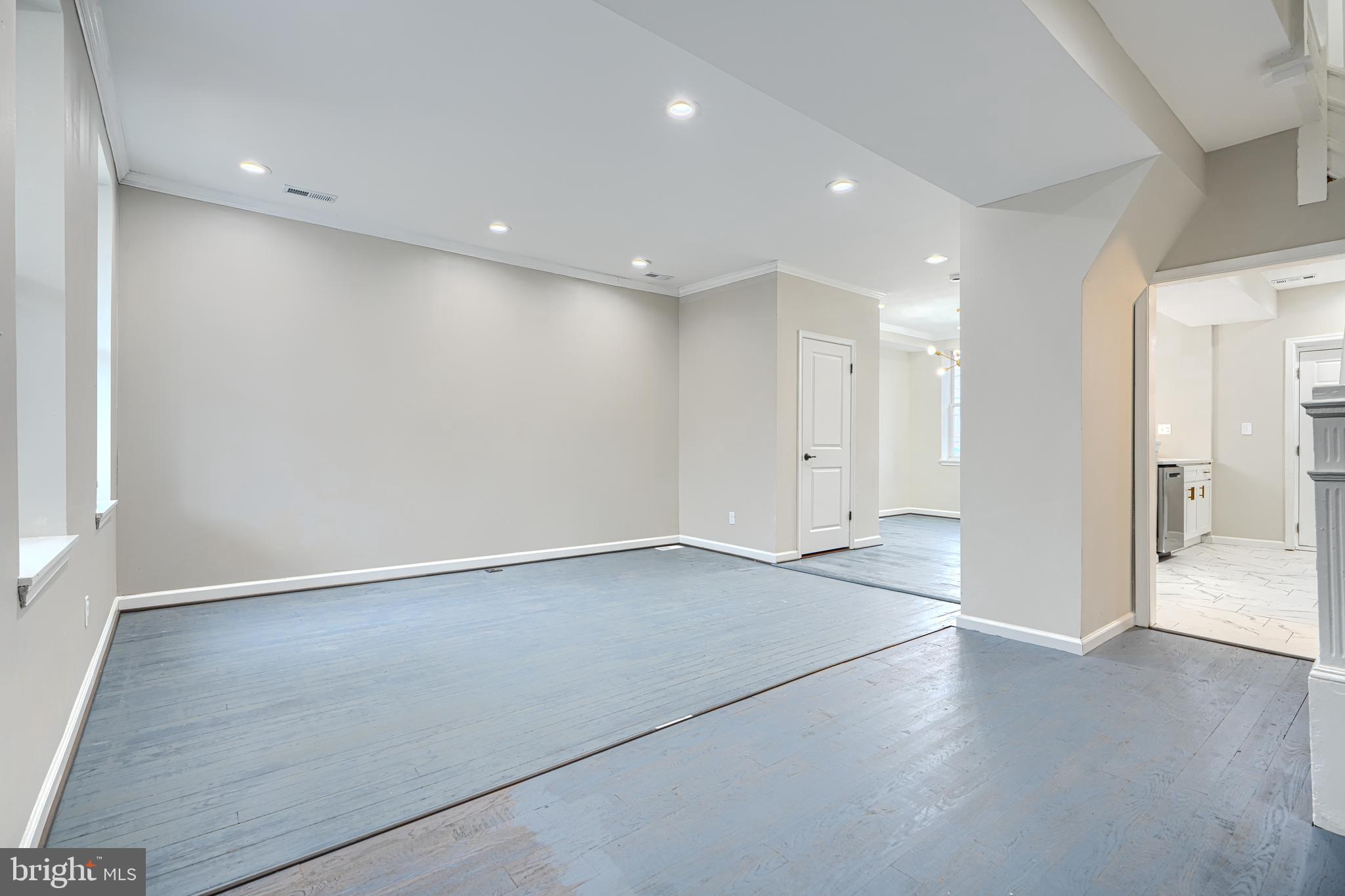 WEST SIDE - Residential