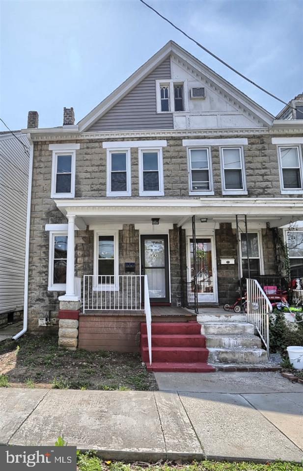 Gorgeous remodeled 3 bdr home in Carlisle. This home features 3 bdrs, and  1 full bth.  Walk into a beautiful living rm w/ new flooring, a fresh coat of paint, new trim and ceiling fan. Dine in the eat in kitchen w/ appliances, new cabinets, counter tops, lighting, back splash and flooring. The 1st flr also has a spacious laundry rm and access to the fenced in back yard. Upstairs there are 3 bdrs, full bth, and access to the walk up finished attic. Relax on the covered porch or hang out in the back yard.