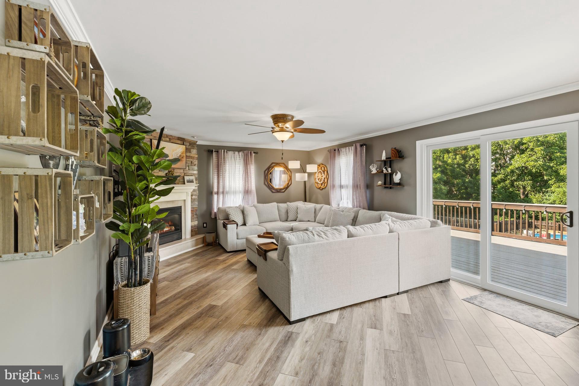LOCUST POINT - Residential