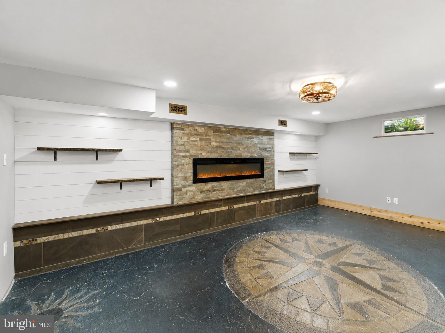 LOCUST POINT - Residential
