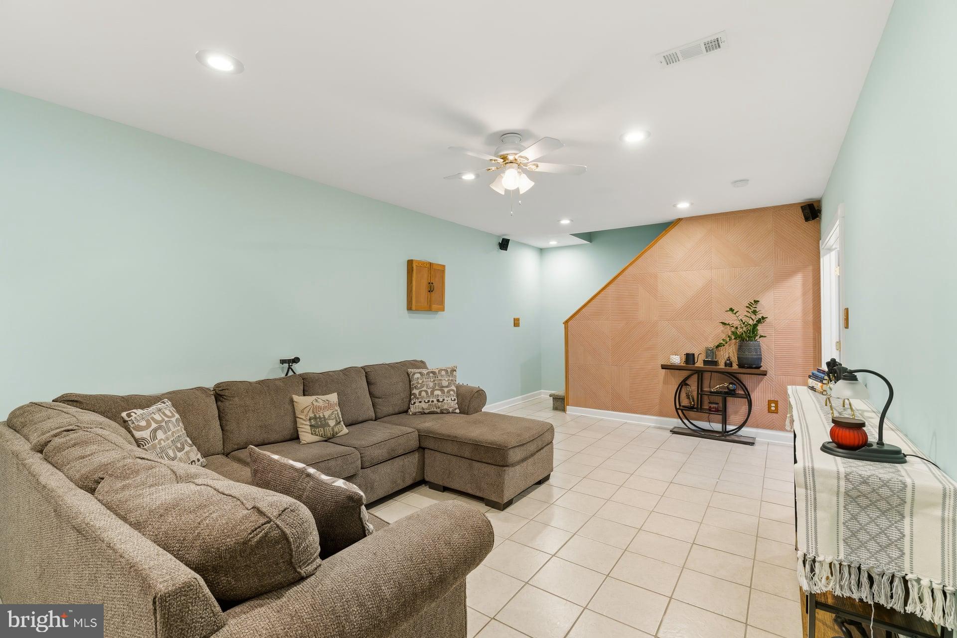 LOCUST POINT - Residential