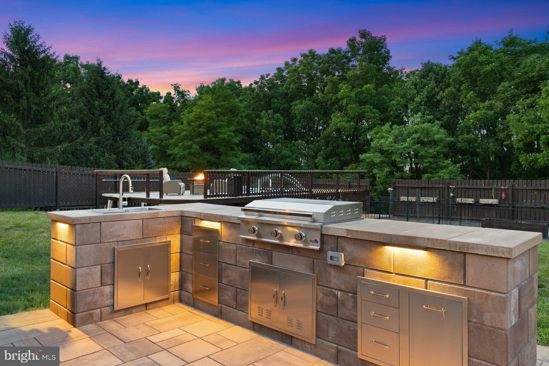LOCUST POINT - Residential