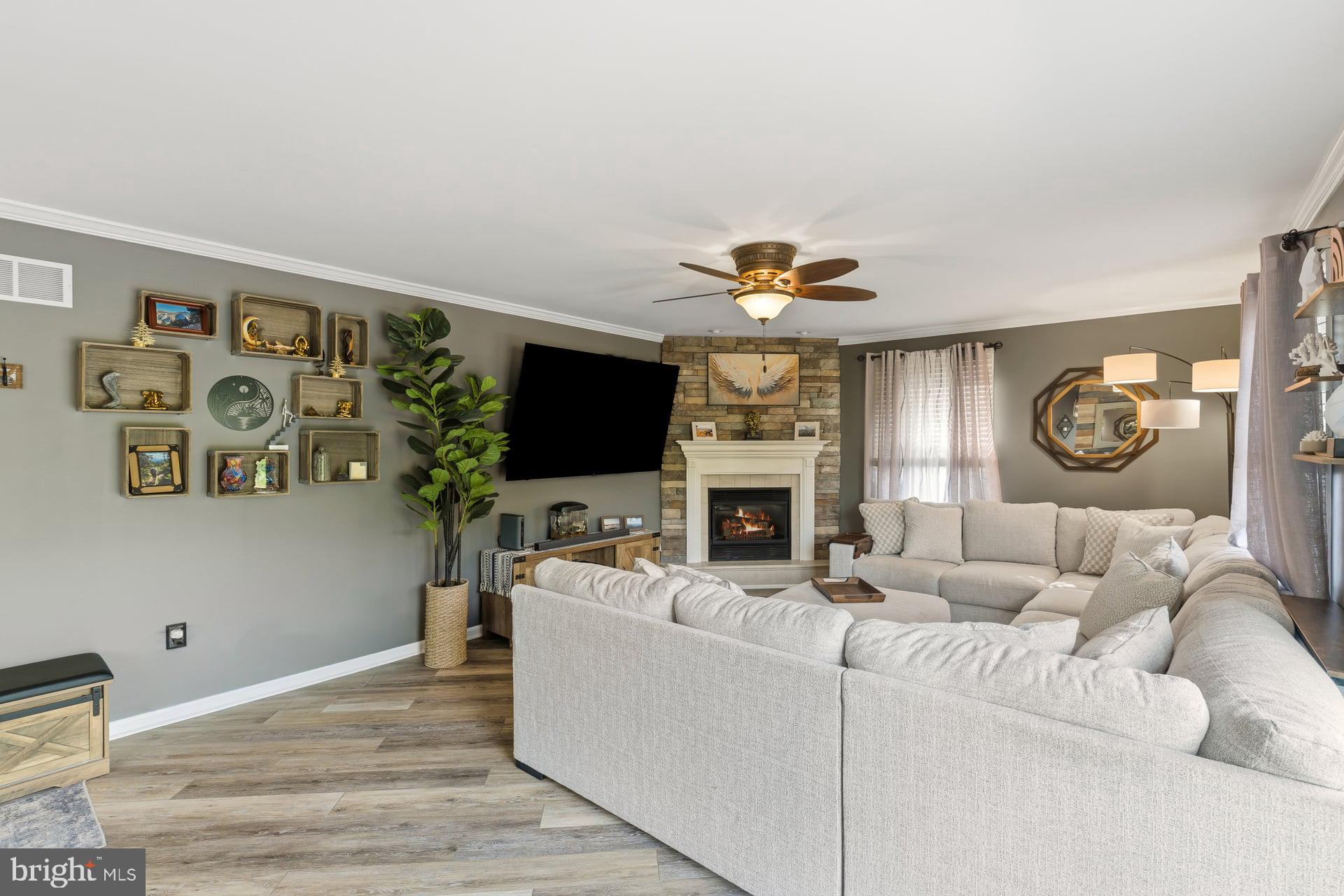 LOCUST POINT - Residential