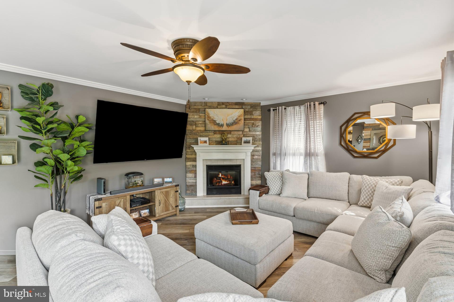 LOCUST POINT - Residential