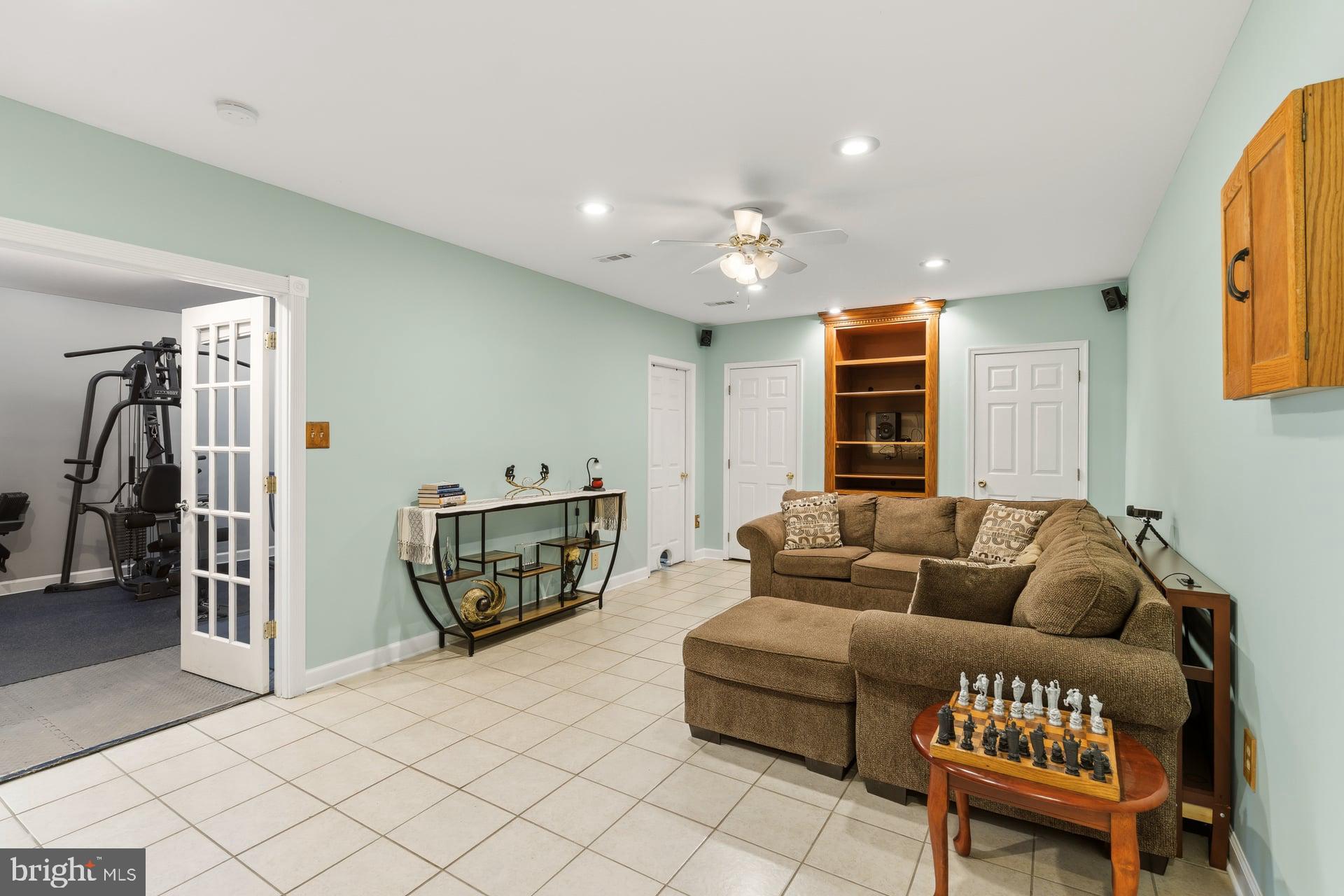 LOCUST POINT - Residential