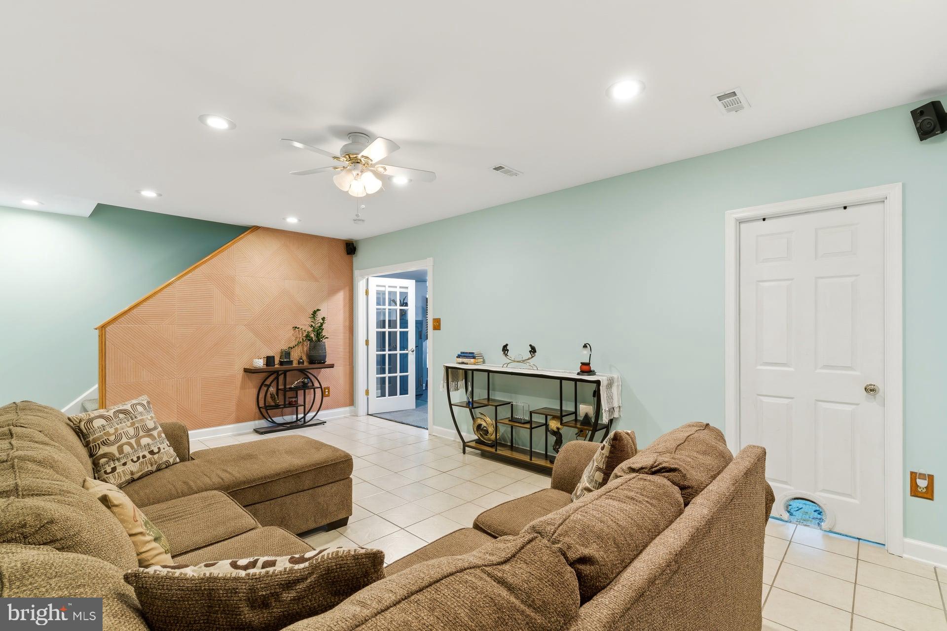 LOCUST POINT - Residential