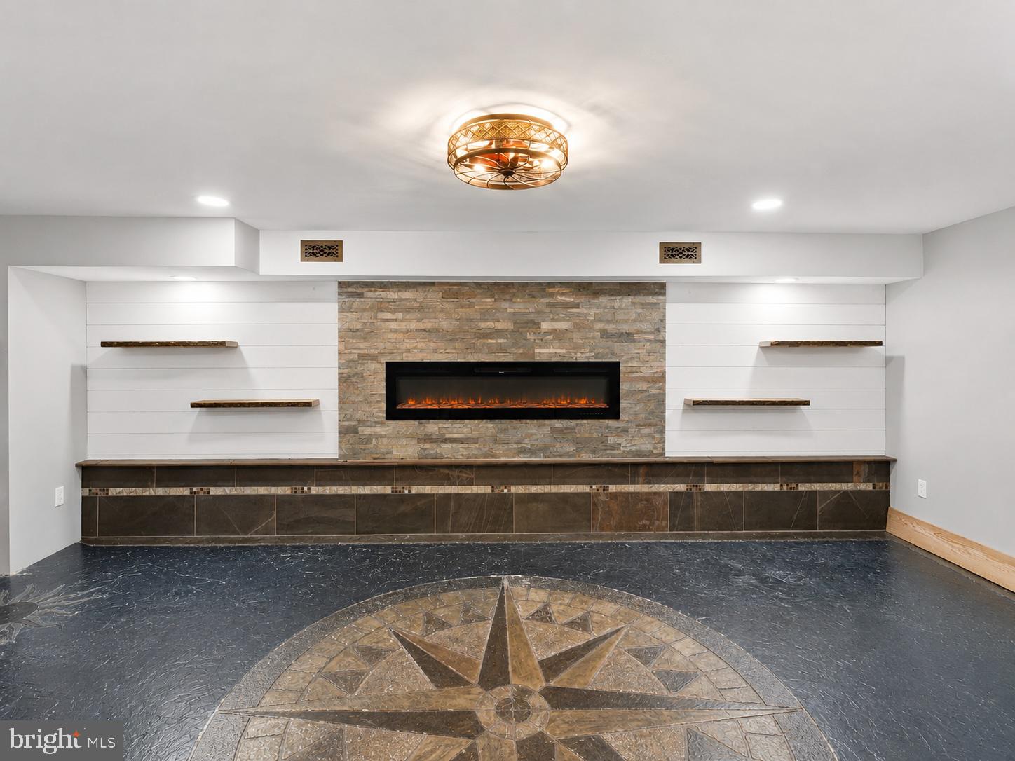 LOCUST POINT - Residential