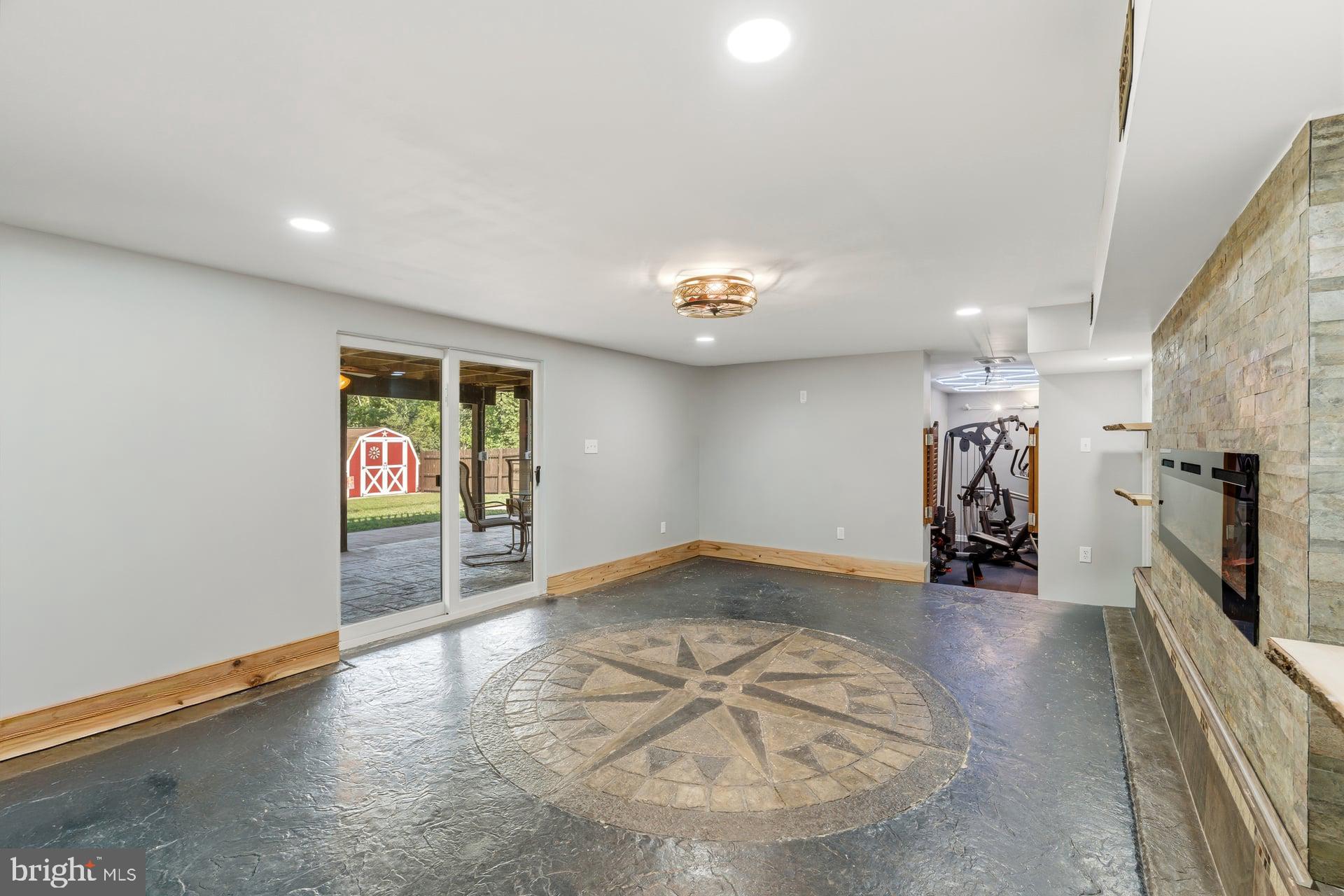 LOCUST POINT - Residential