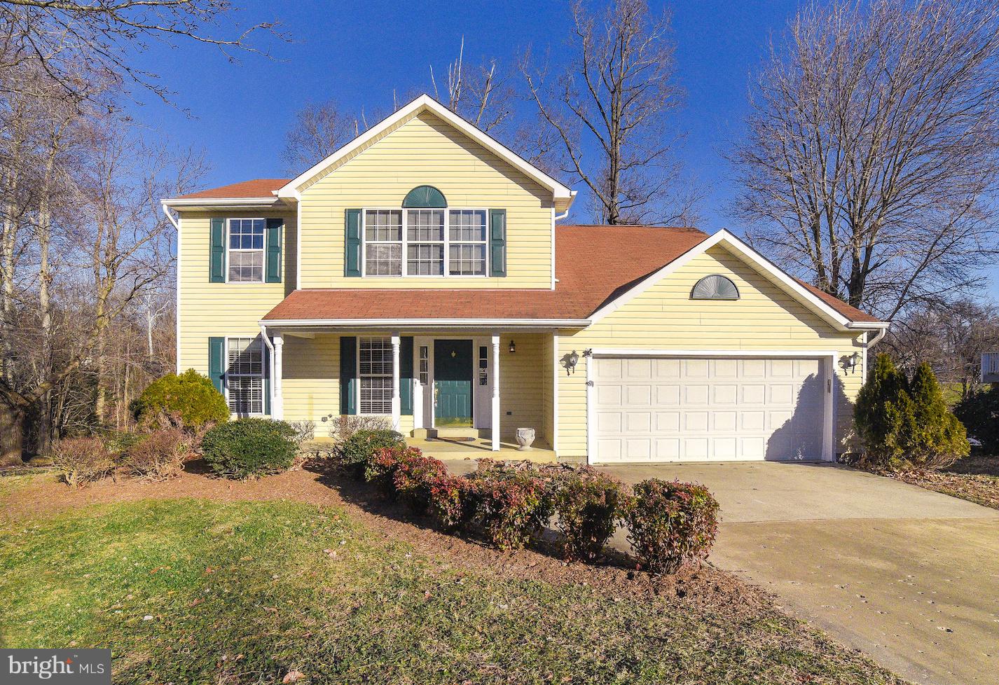 Home Sweet Home! Well maintained colonial with 4 spacious bedrooms and 3.5 baths. Welcoming foyer with gleaming hardwood floors. Kitchen with stainless steel appliances, breakfast bar/island, and flooded with natural light! Step down family room off kitchen with ceiling fan and french doors to the back deck. Formal living room for those  special occasions. The floor plan will make entertaining a breeze. Master suite on upper level has vaulted ceilings, hardwood floors, TWO walk in closets, and attached lux bath with sep shower, dual sinks & a soak tub! 3 additional spacious bedrooms and shared bath on upper level. Finished lower level is the perfect Rec Room and/or 2nd family room....complete with a full bath! The deck off the back will be great for summer BBQs or any get together. Deck overlooks fenced backyard. This house will sell itself....just open the door!