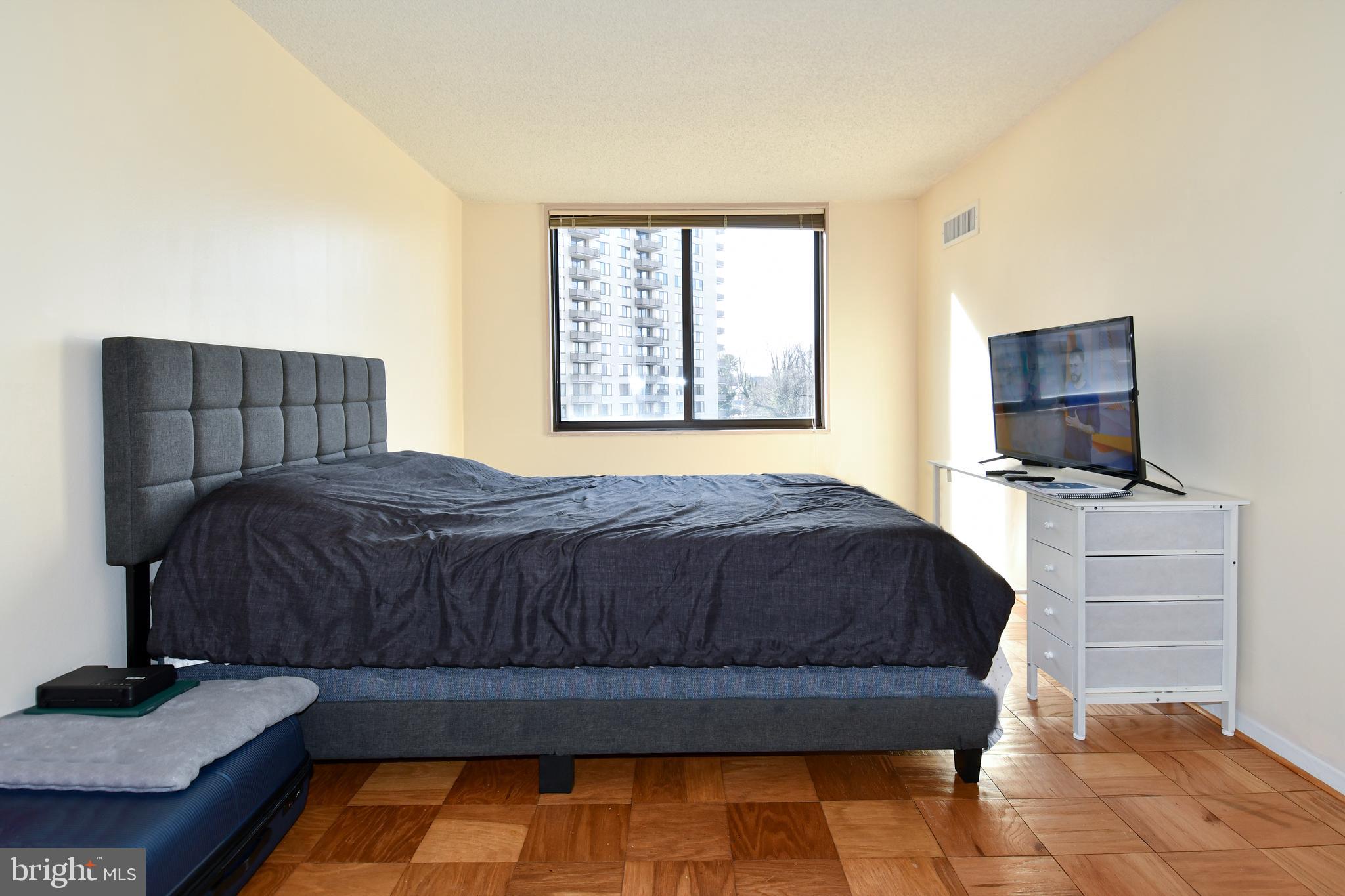 PROMENADE TOWERS - Residential