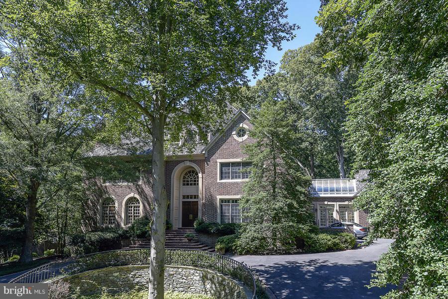 Magnificent in every way! This custom built colonial of over 14,000 sqft has all the attributes that result from fine craftsmanship combined with superior building materials, creating  classic elegance, hard to duplicate in today's market. A library, solarium, 2 level guest suite on 1st level; finished attic, w/o L Lev, elevator, pool, pool house with separate apartment. Newly staged!