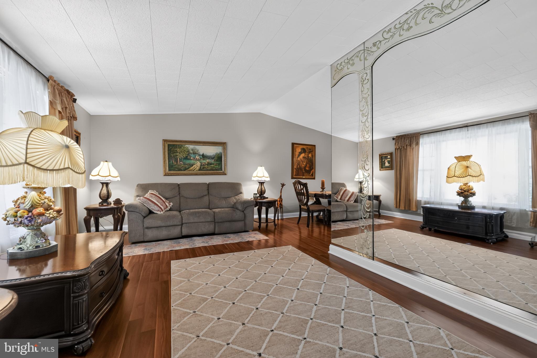HOLME CIRCLE - Residential