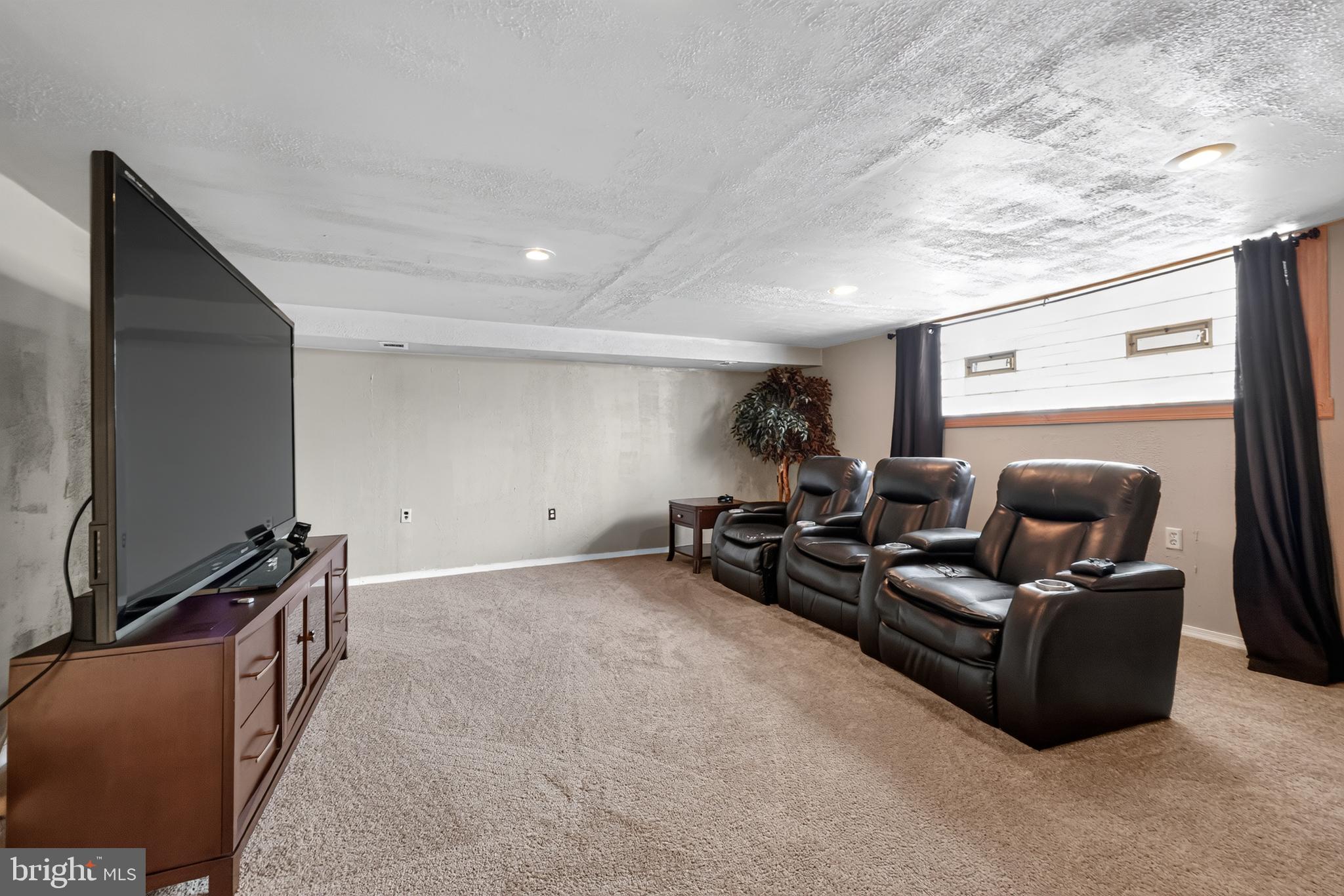 HOLME CIRCLE - Residential