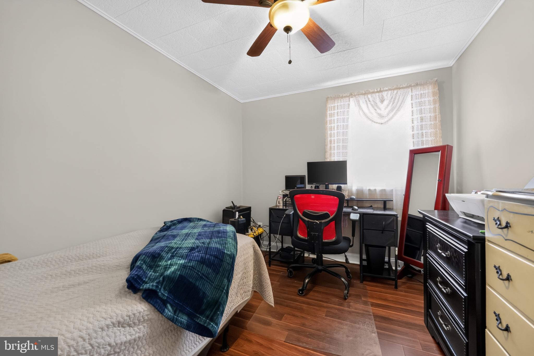 HOLME CIRCLE - Residential