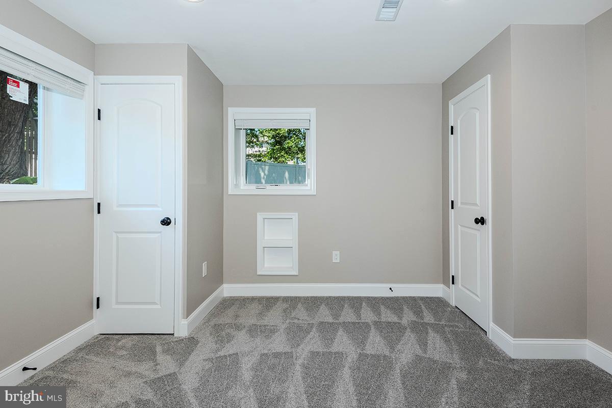 QUEENS PARK - Residential