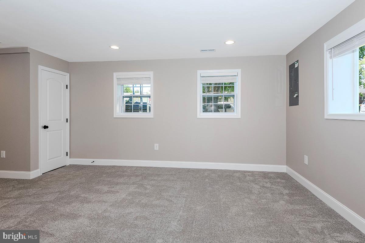 QUEENS PARK - Residential