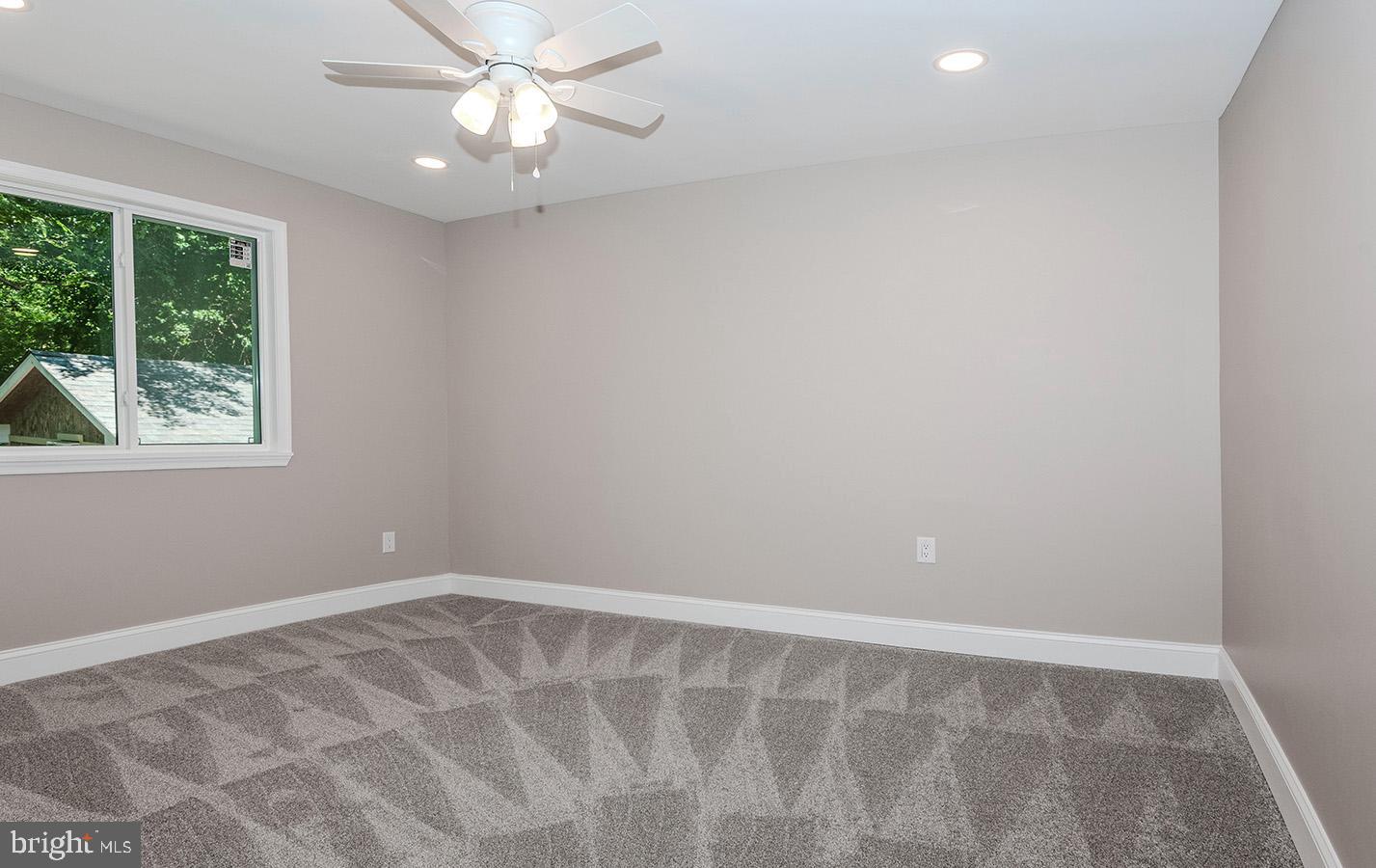 QUEENS PARK - Residential