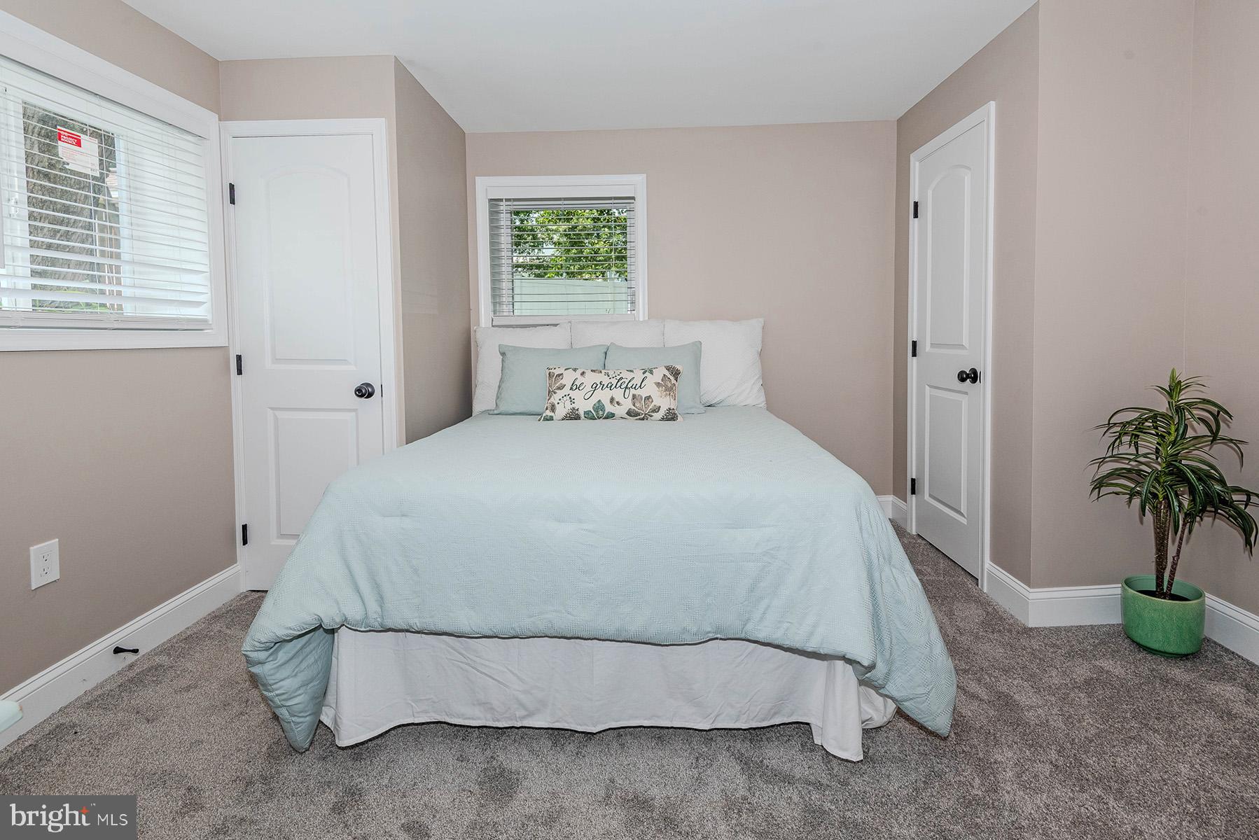 QUEENS PARK - Residential